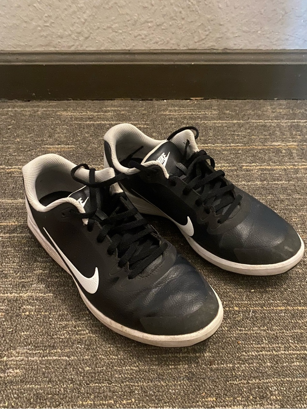 Nike Men’s Black & White Low-Top Golf Shoes Size 9